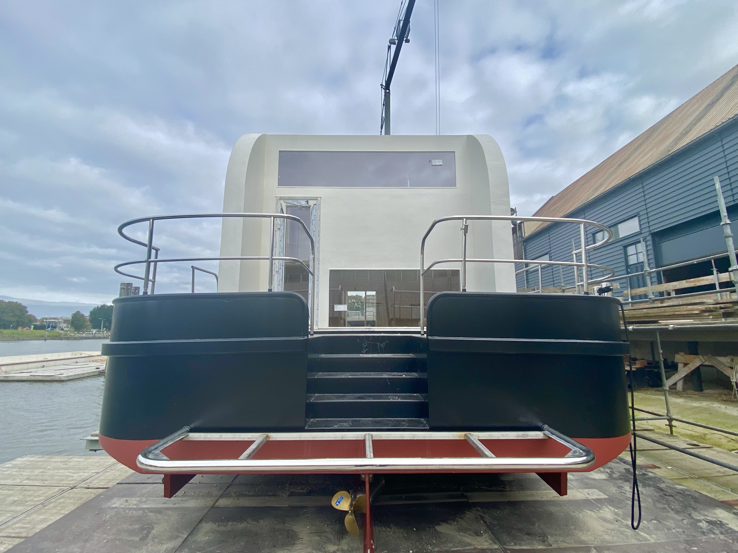 foto: 41 HOMESHIP VaarLoft Volledig Elektrische Houseboat