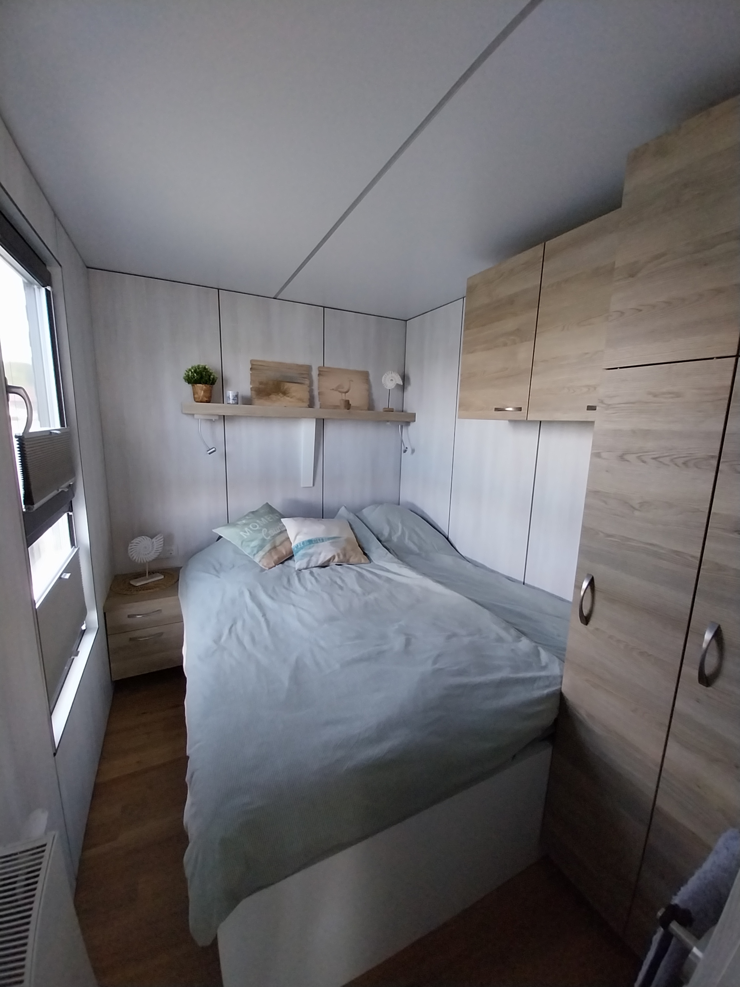foto: 19 HT4 Houseboat Lelystad Ligplaats