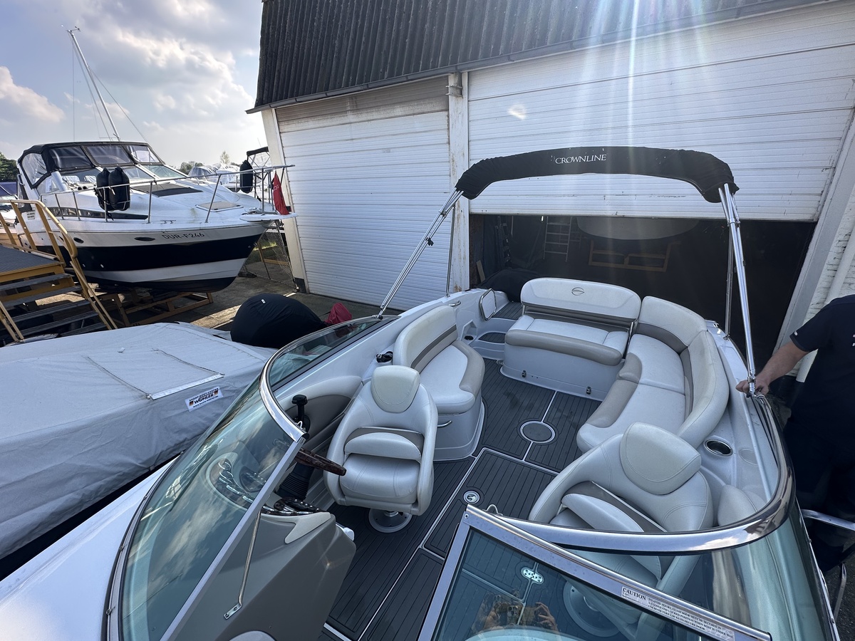 foto: 19 Crownline E6