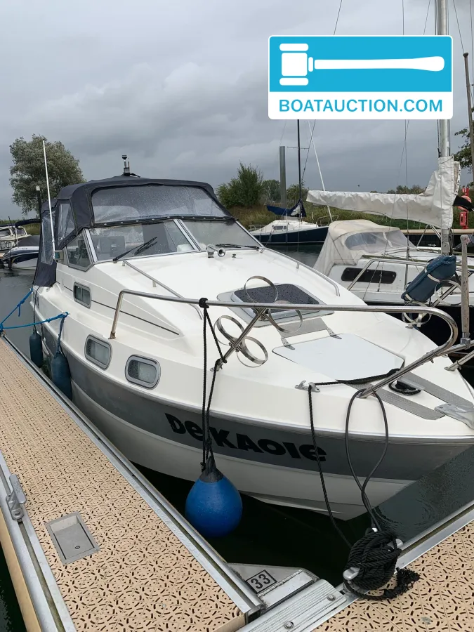 foto: 18 Sealine 215