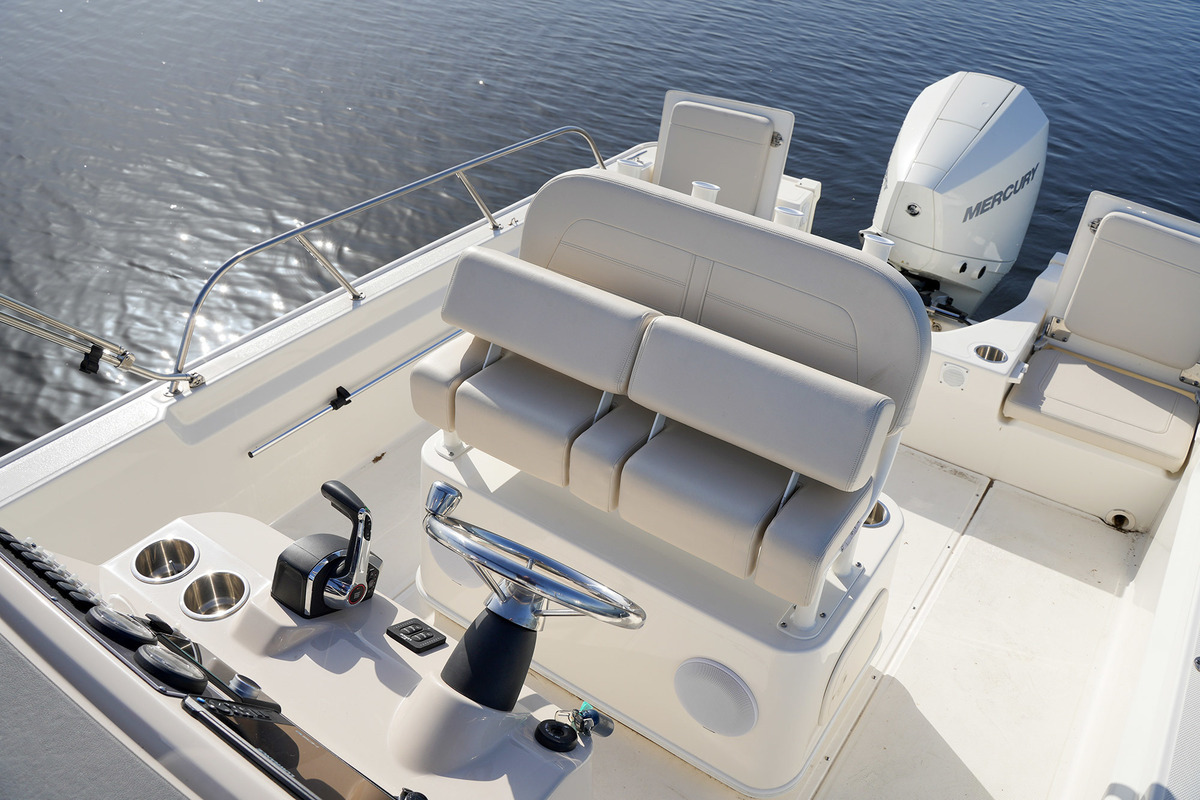 foto: 44 Boston Whaler 210 Montauk