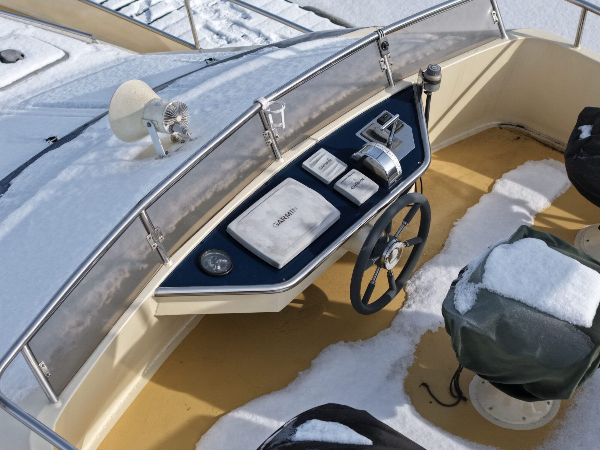 foto: 39 Bruce Roberts Bruce Roberts Euro 12.00 Flybridge