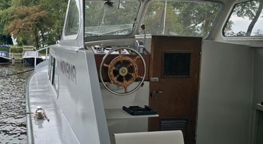 foto: 6 Motorschip  10,50 OK