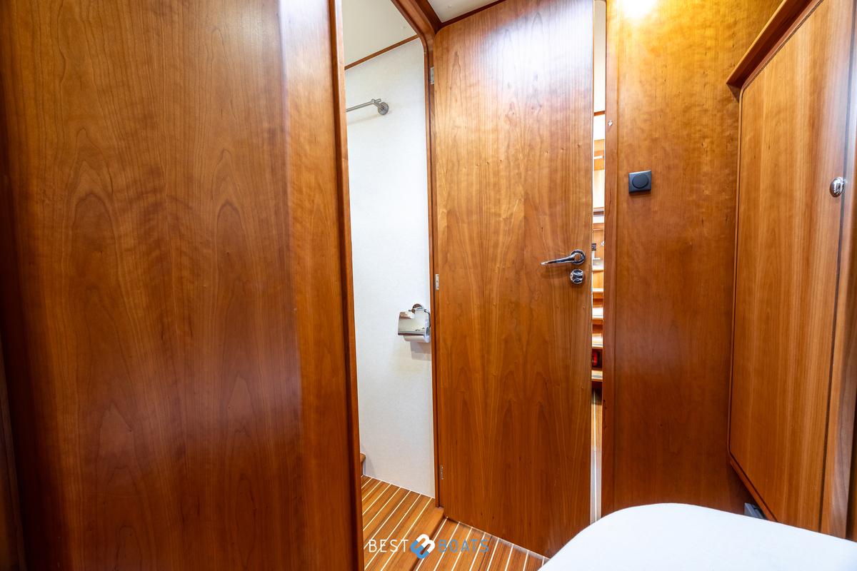 foto: 38 Linssen  Grand Sturdy 430 AC MKII Diamond