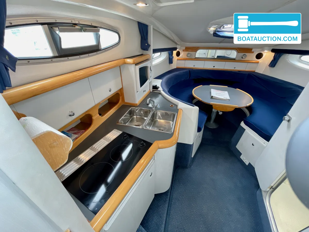 foto: 55 Sealine 310 Sportbridge