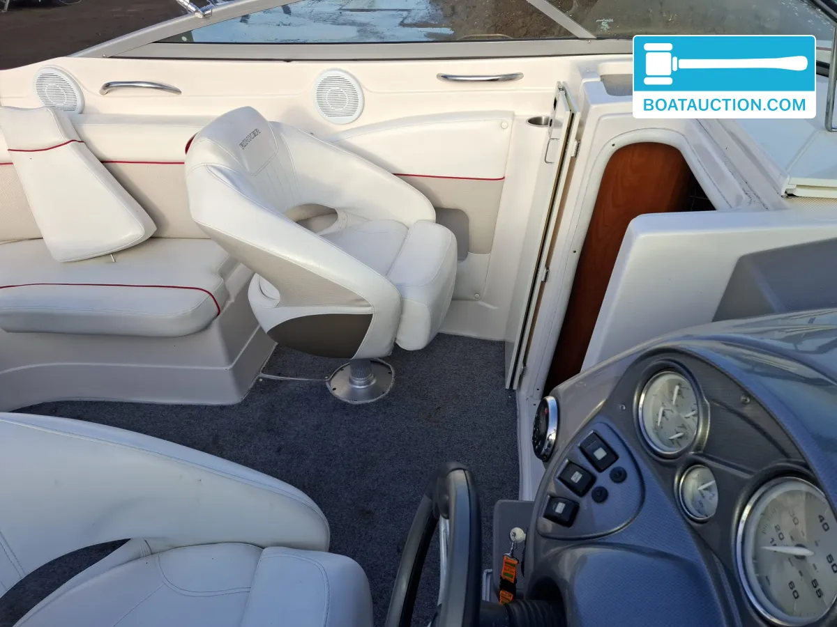 foto: 17 Rinker 246 Captiva Cuddy