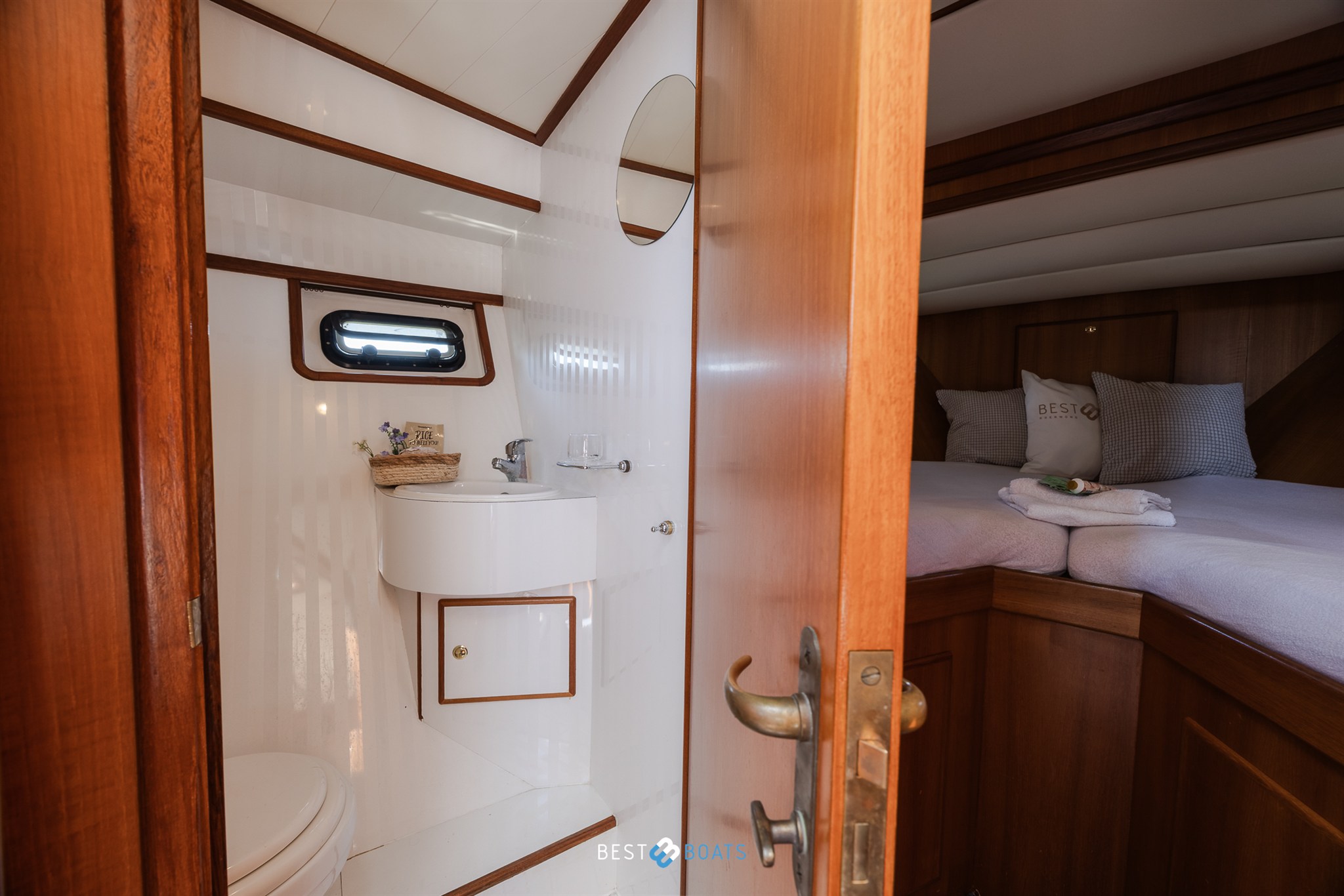 foto: 29 Vri-Jon Contessa 45E
