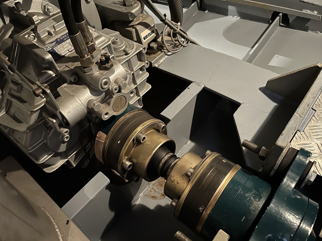 foto: 31 Blauwe Hand Trawler 1400