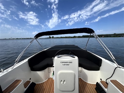 foto: 13 Corsiva 690 Tender