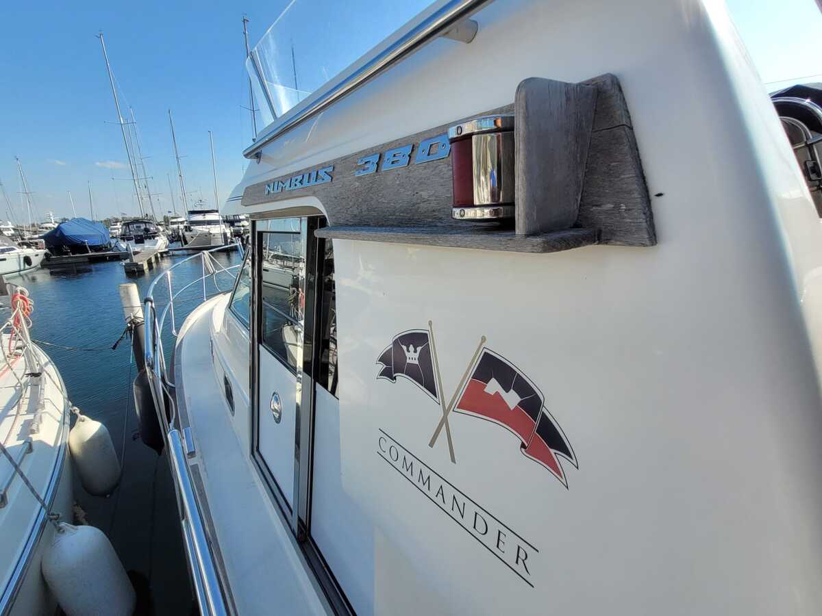 foto: 30 Nimbus 380 Commander