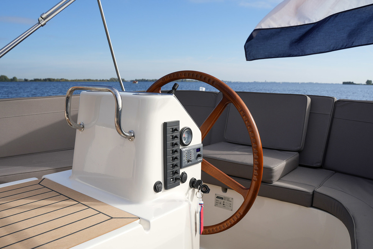 foto: 27 Interboat Intender 780