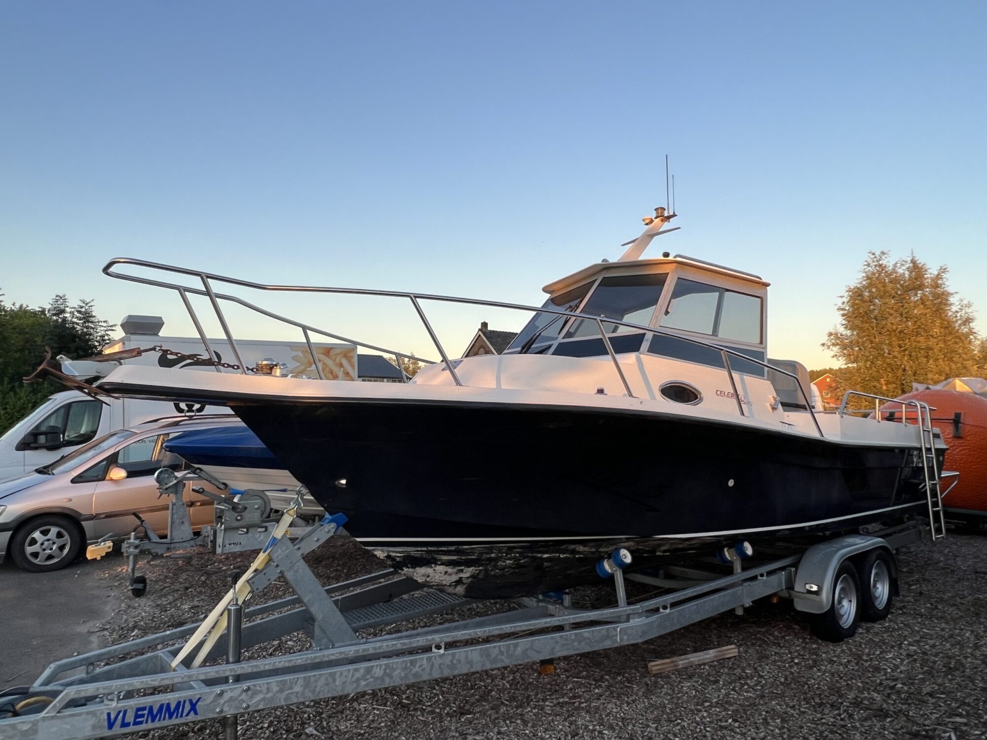 Celebrity Celebrity 2500 Fish Hawk