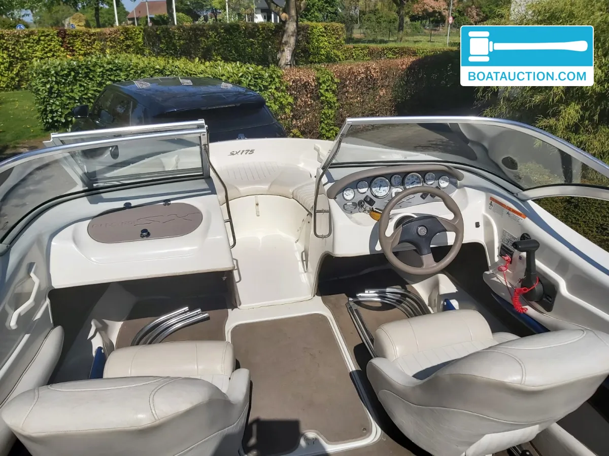 foto: 5 Glastron SX175