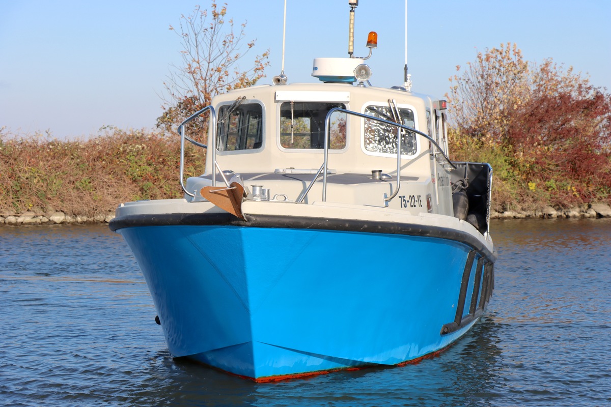 foto: 30 Lochin  333 Workboat