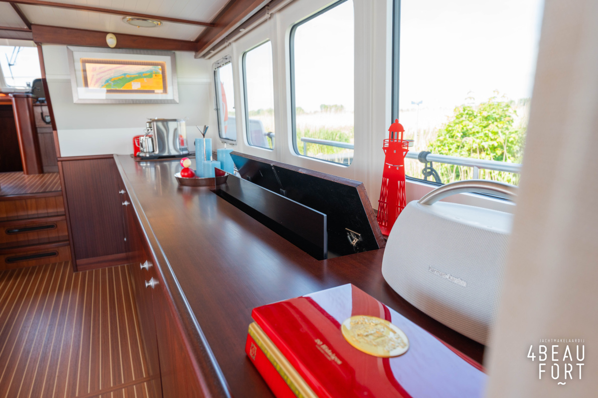 foto: 6 Altena  53 Custom Trawler