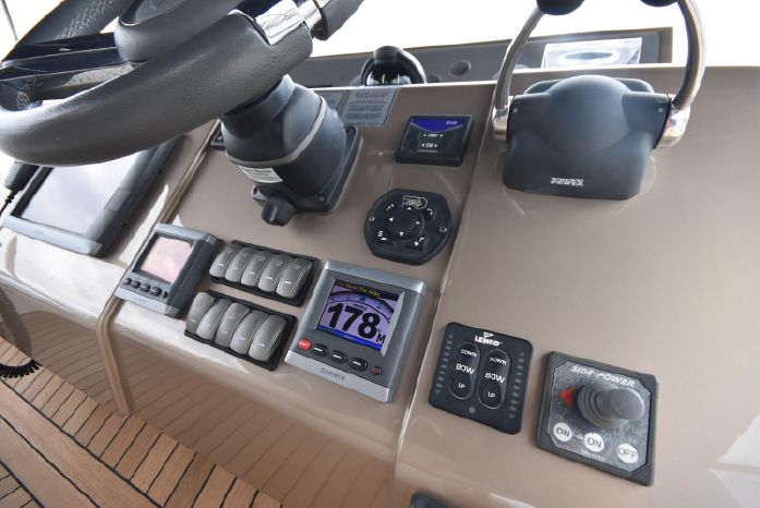 foto: 27 Fairline Squadron 55