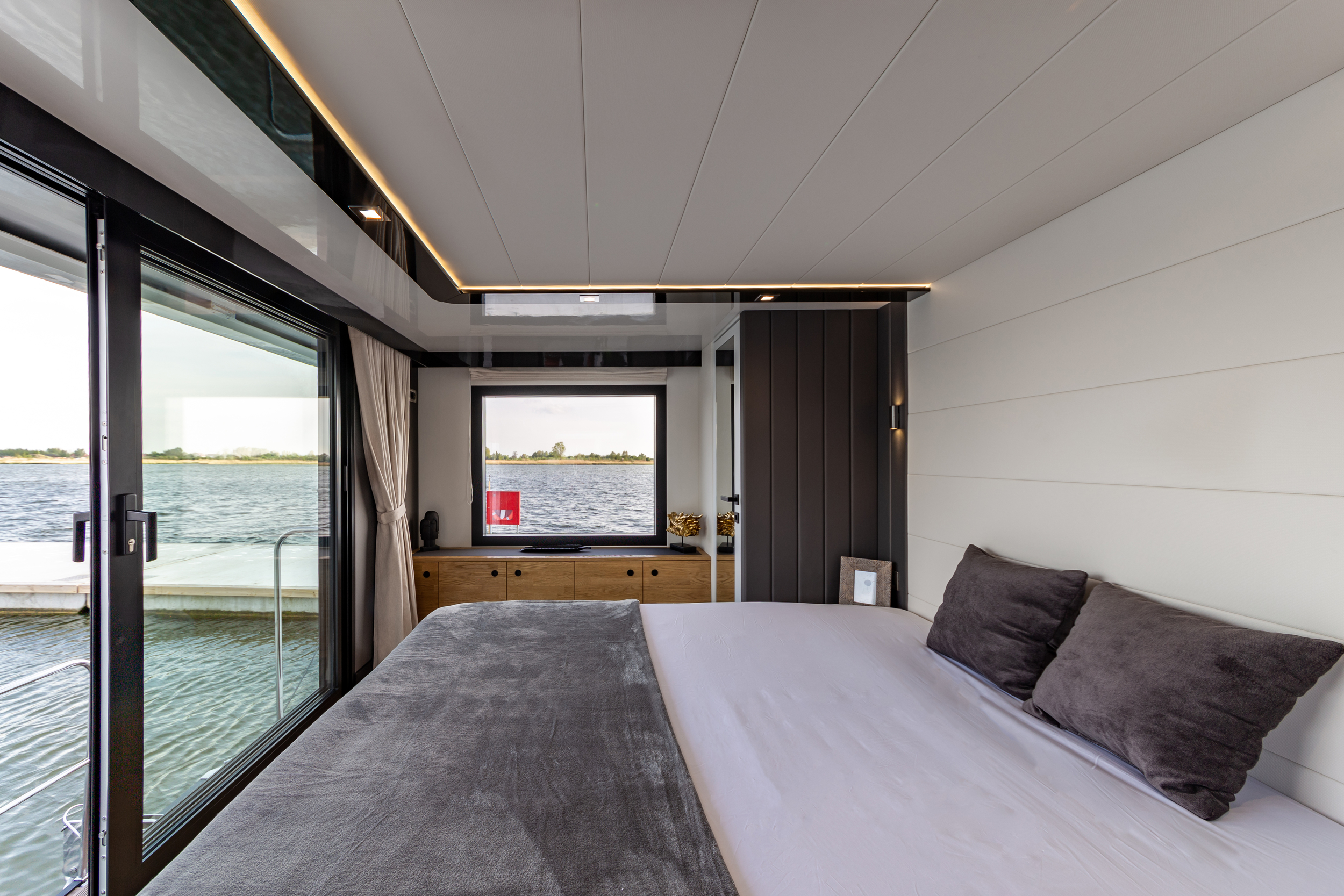 foto: 29 Nomadream Cat-House 1200 Double Decker Houseboat