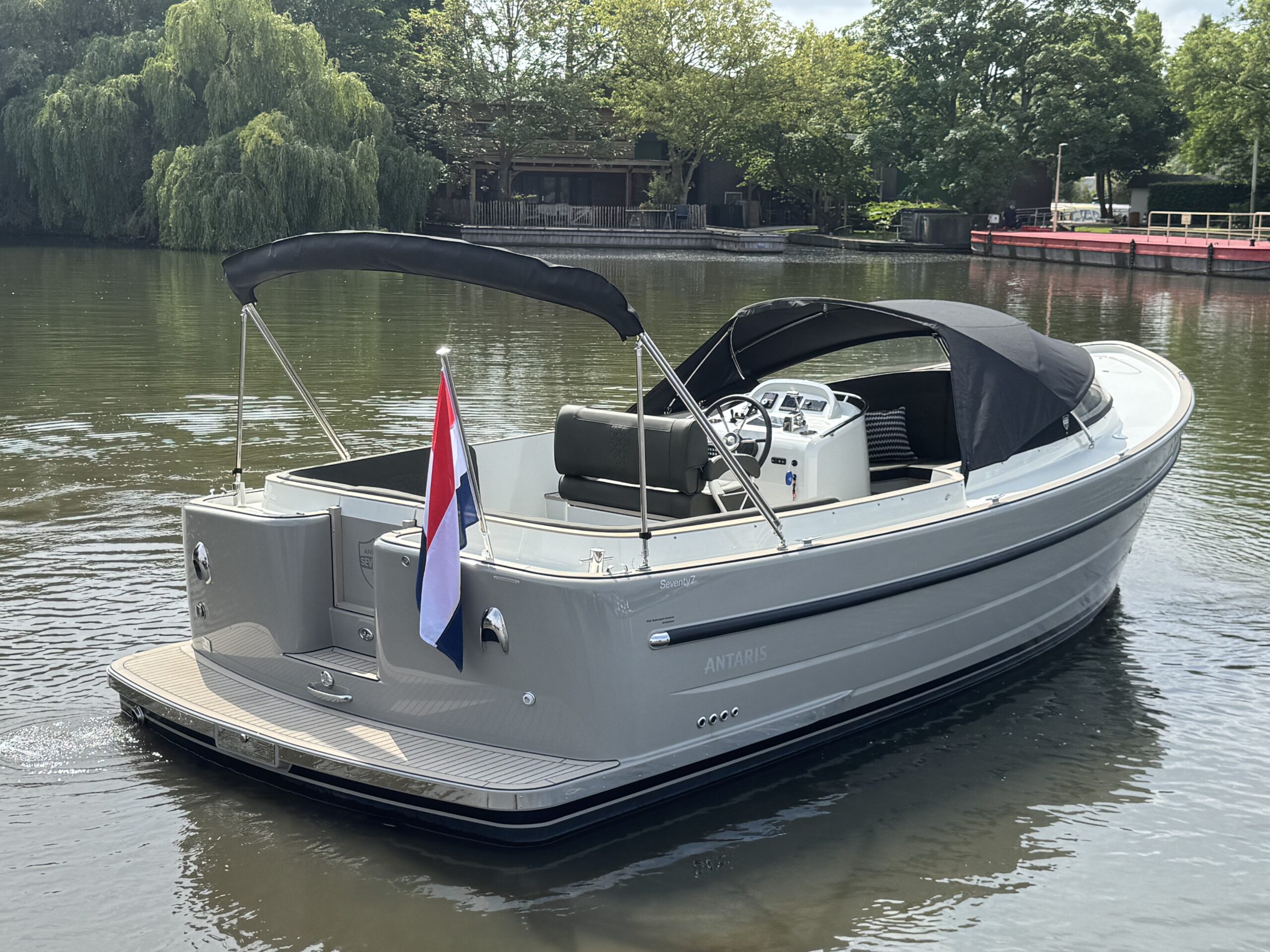 foto: 36 Antaris Seventy7 Sport
