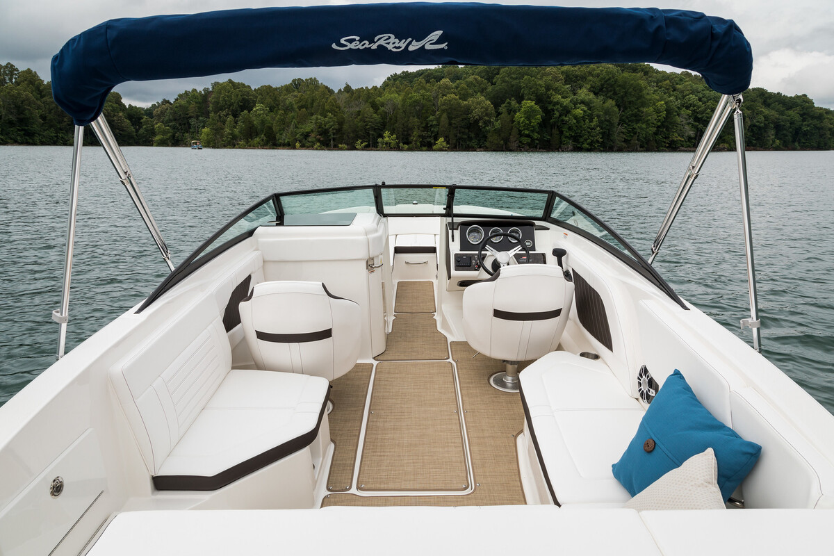 foto: 10 Sea Ray SPX 230 Outboard