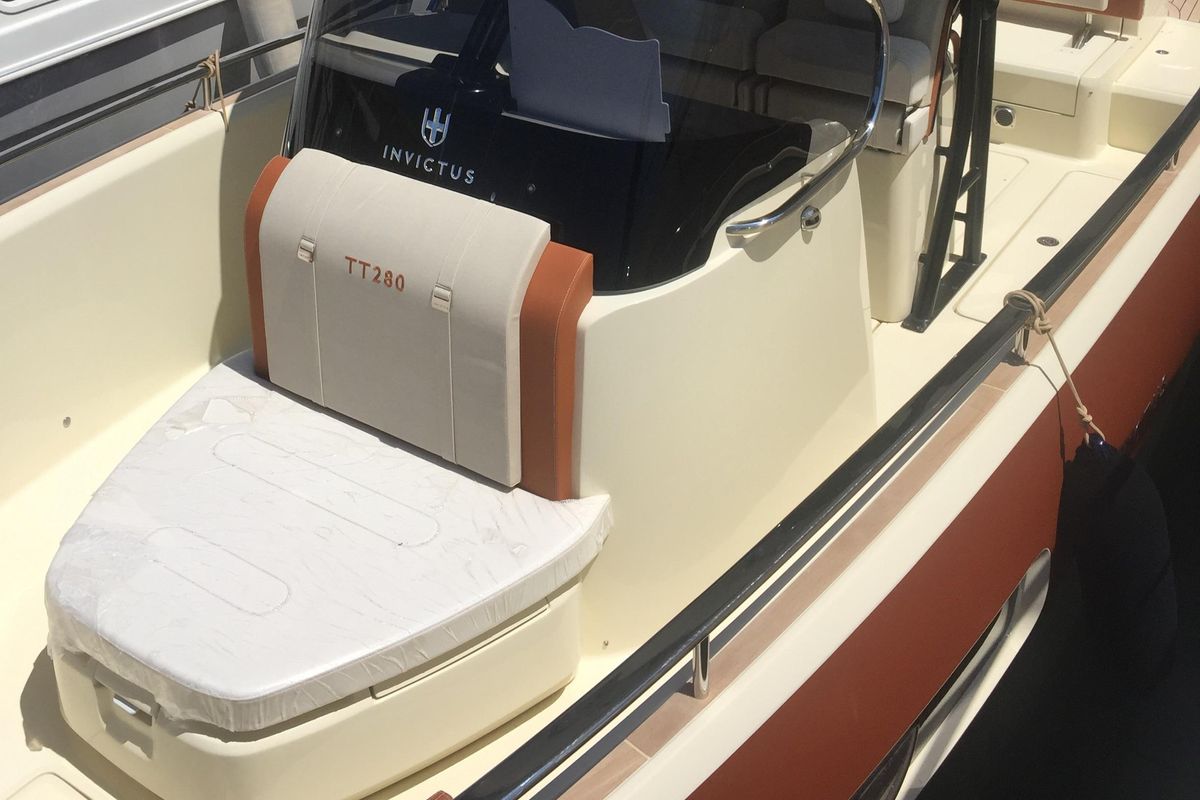 foto: 10 Invictus 280 TT