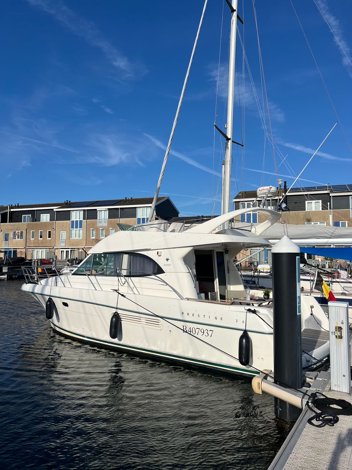 foto: 27 Jeanneau Prestige 36 Fly