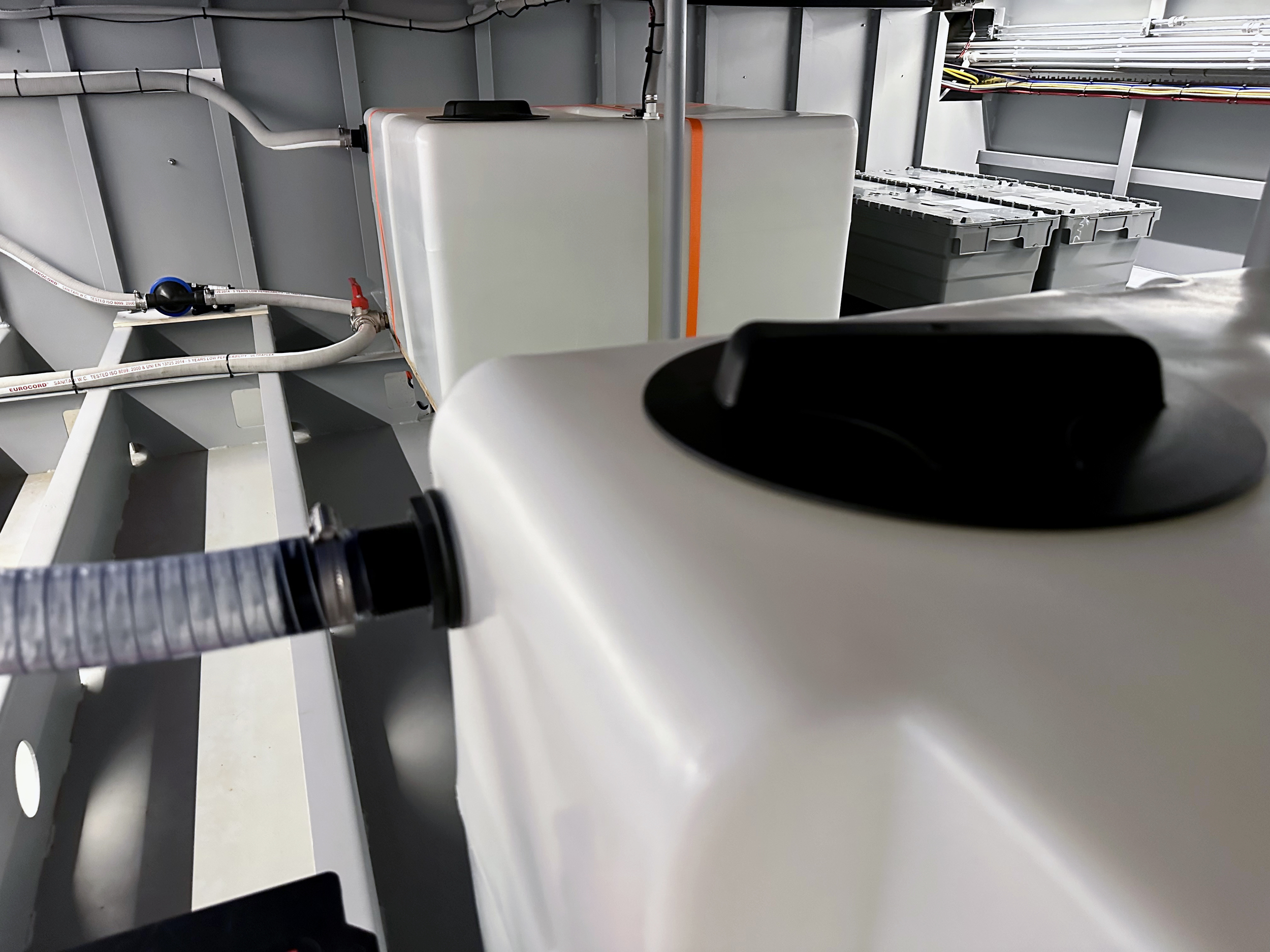 foto: 67 HOMESHIP VaarChalet In Amsterdam 1250D Luxe Houseboat