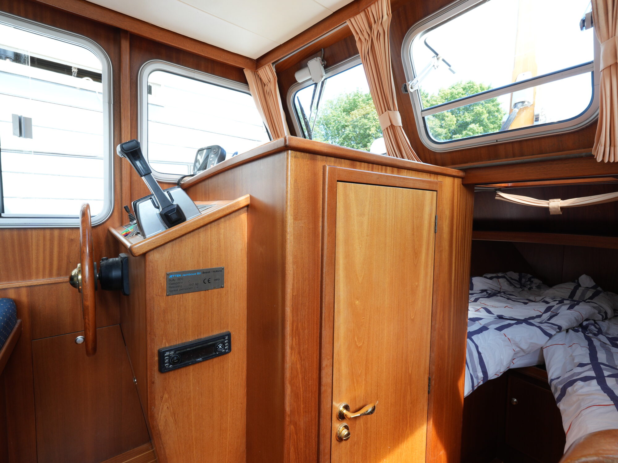 foto: 27 Jetten Jetten Bully 800