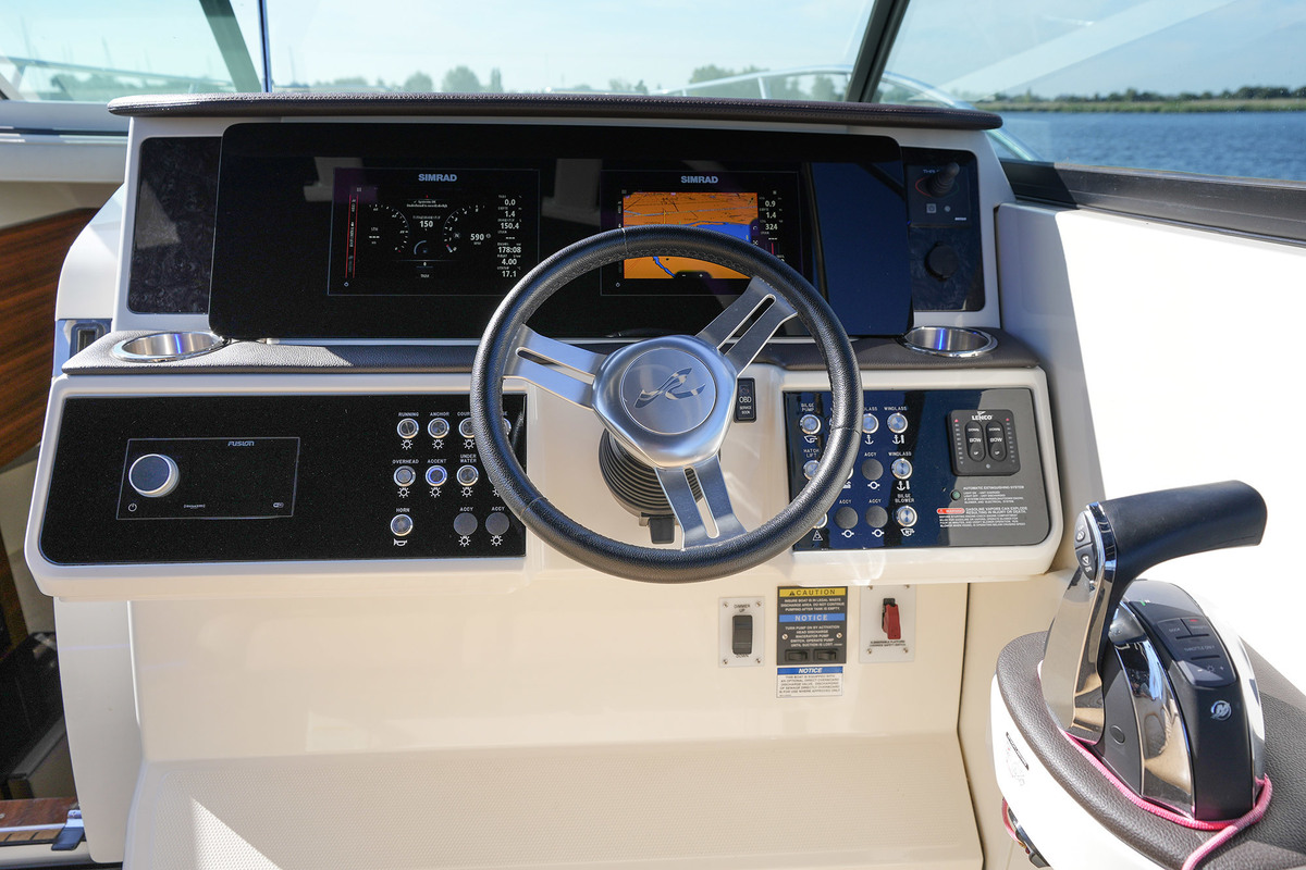 foto: 56 Sea Ray Sundancer 290