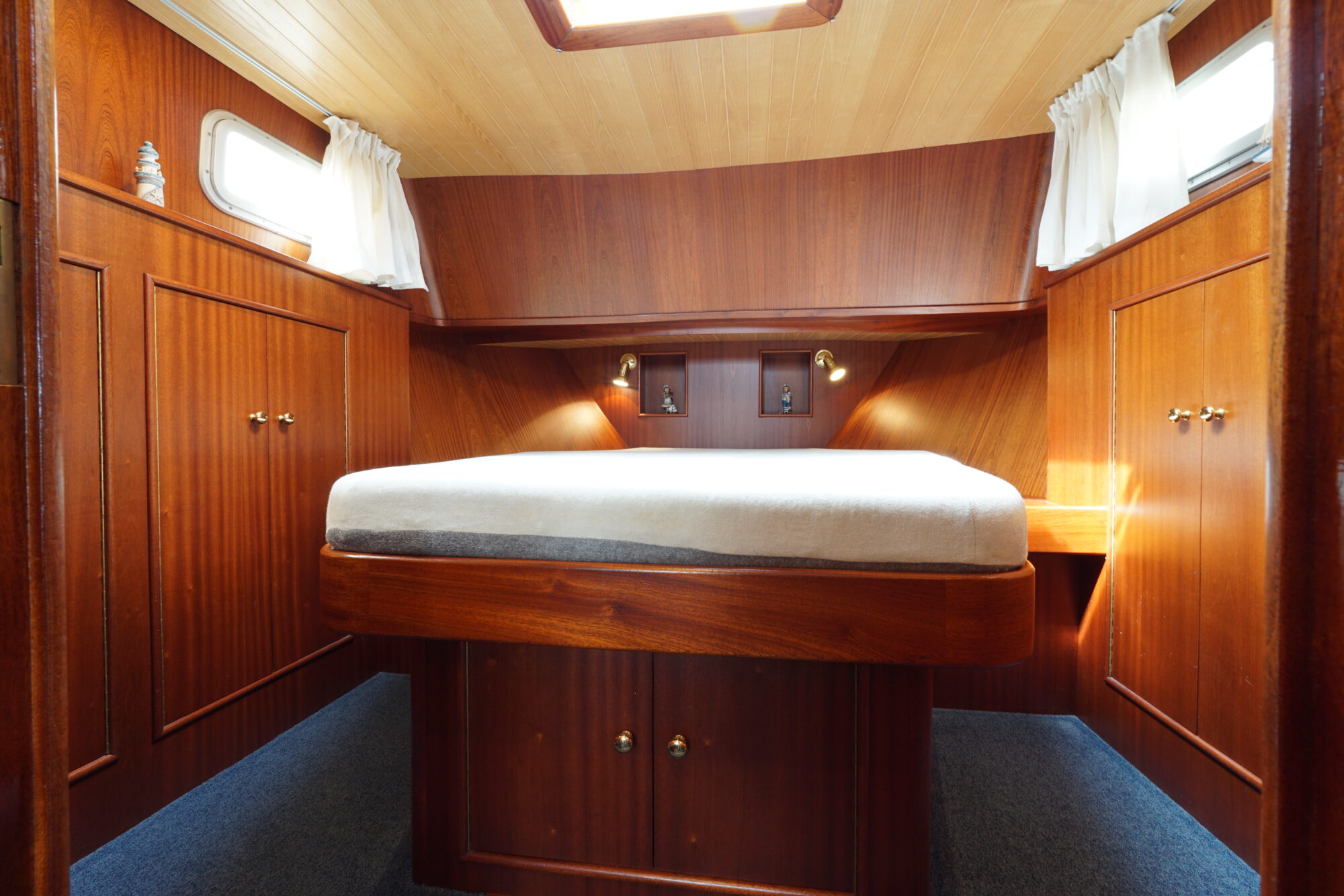 foto: 37 Crown yachts Crown Kruiser 10.90 ZLK Spiegeldeur