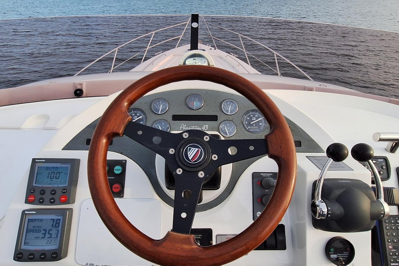 foto: 5 Fairline  Phantom 43