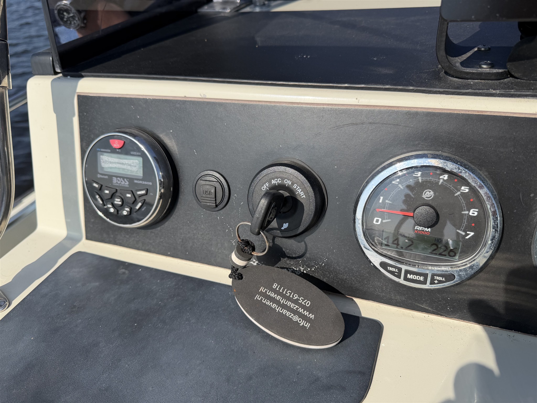 foto: 33 Boston Whaler OUTRAGE 25