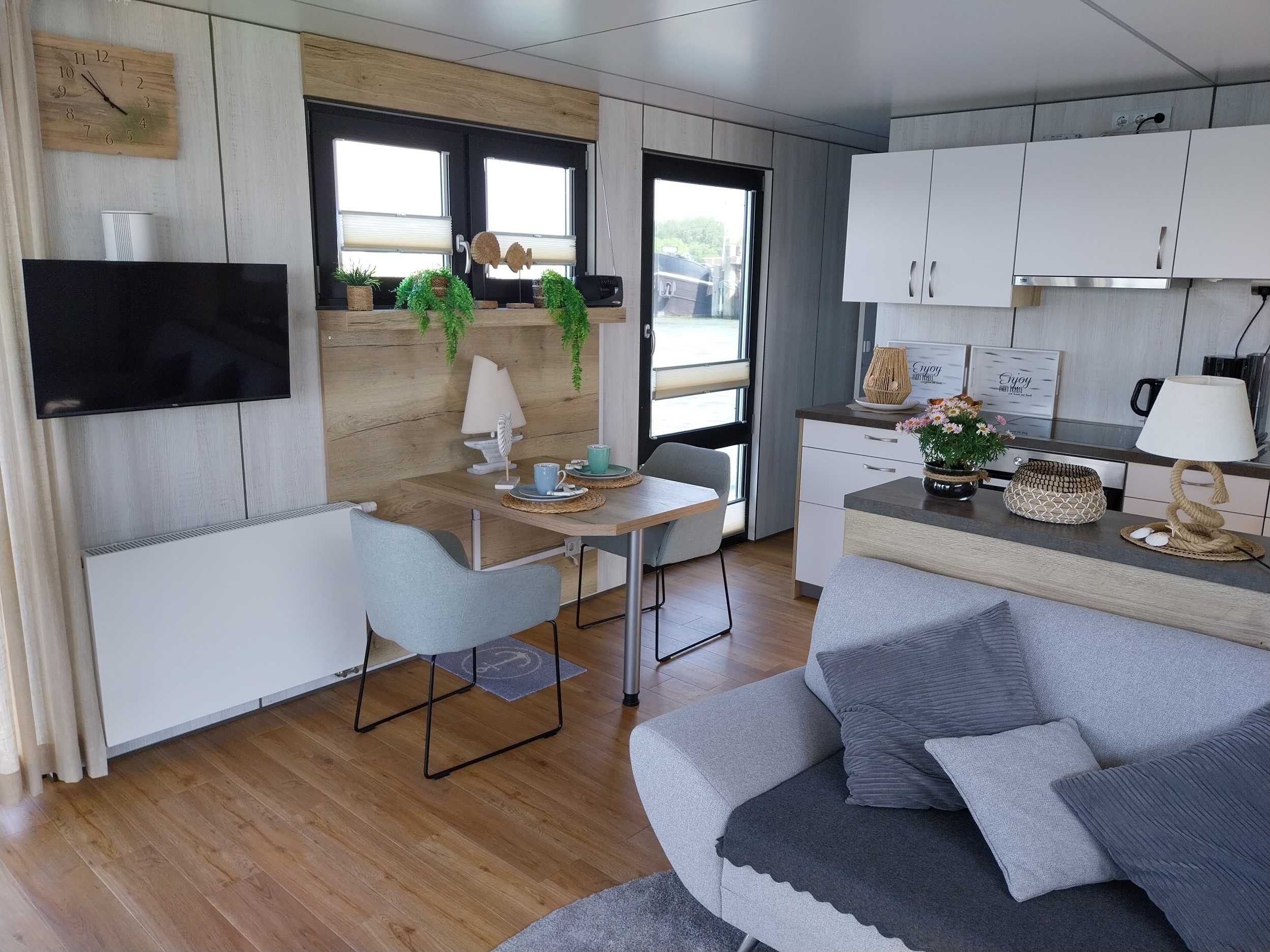 foto: 20 HT4 Houseboat Lelystad Ligplaats