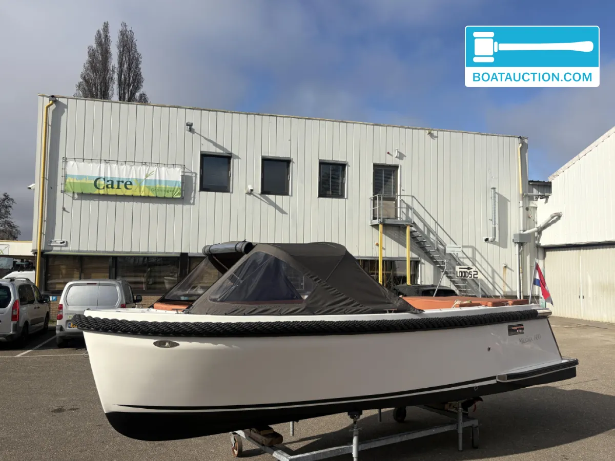 foto: 12 Maxima 600 Tender