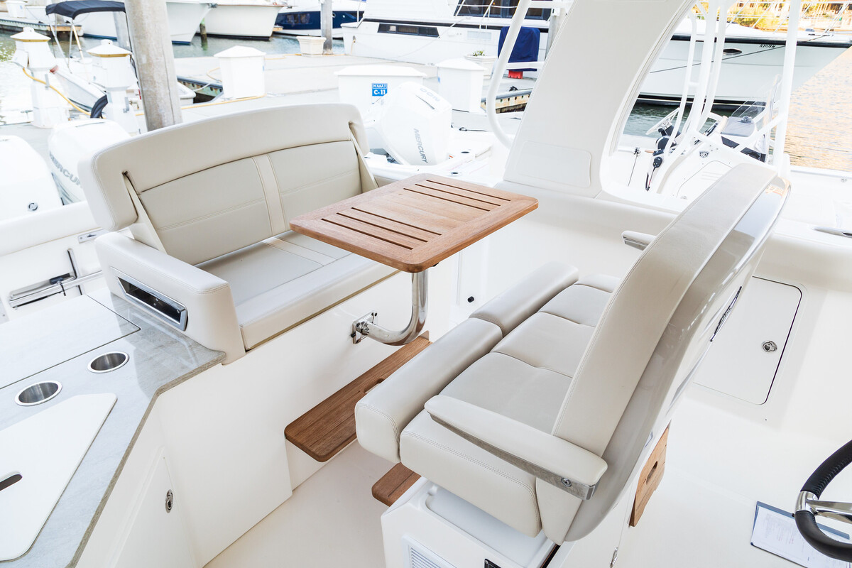 foto: 23 Boston Whaler 350 Realm