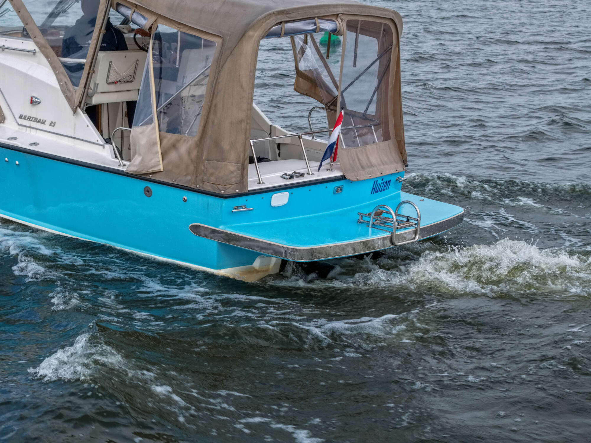foto: 25 Bertram Bertram 25 Express Cruiser