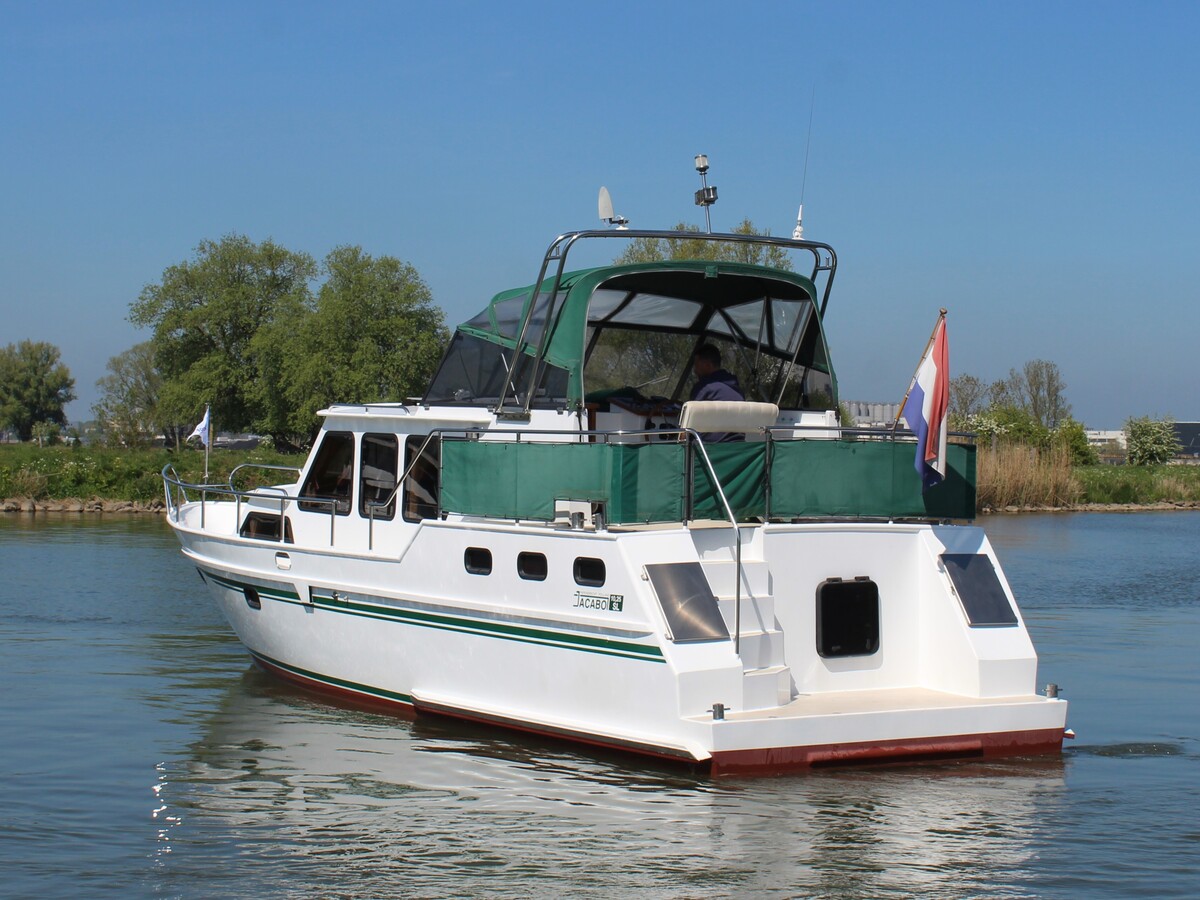 foto: 24 Jacabo 10.25 SL