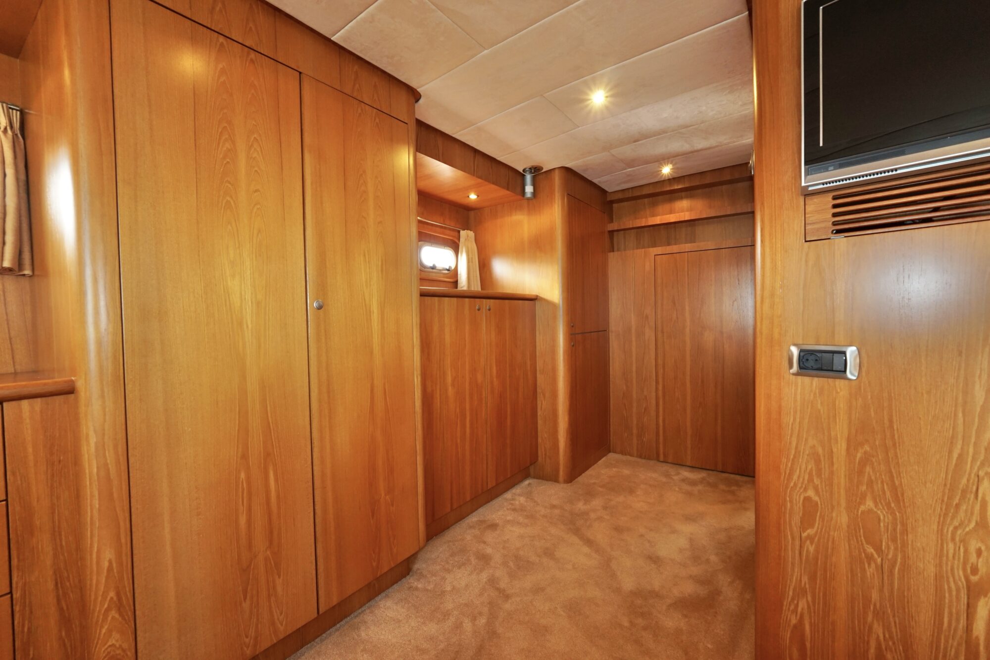 foto: 73 Van den Hoven Van den Hoven Exclusive 18.00 VS