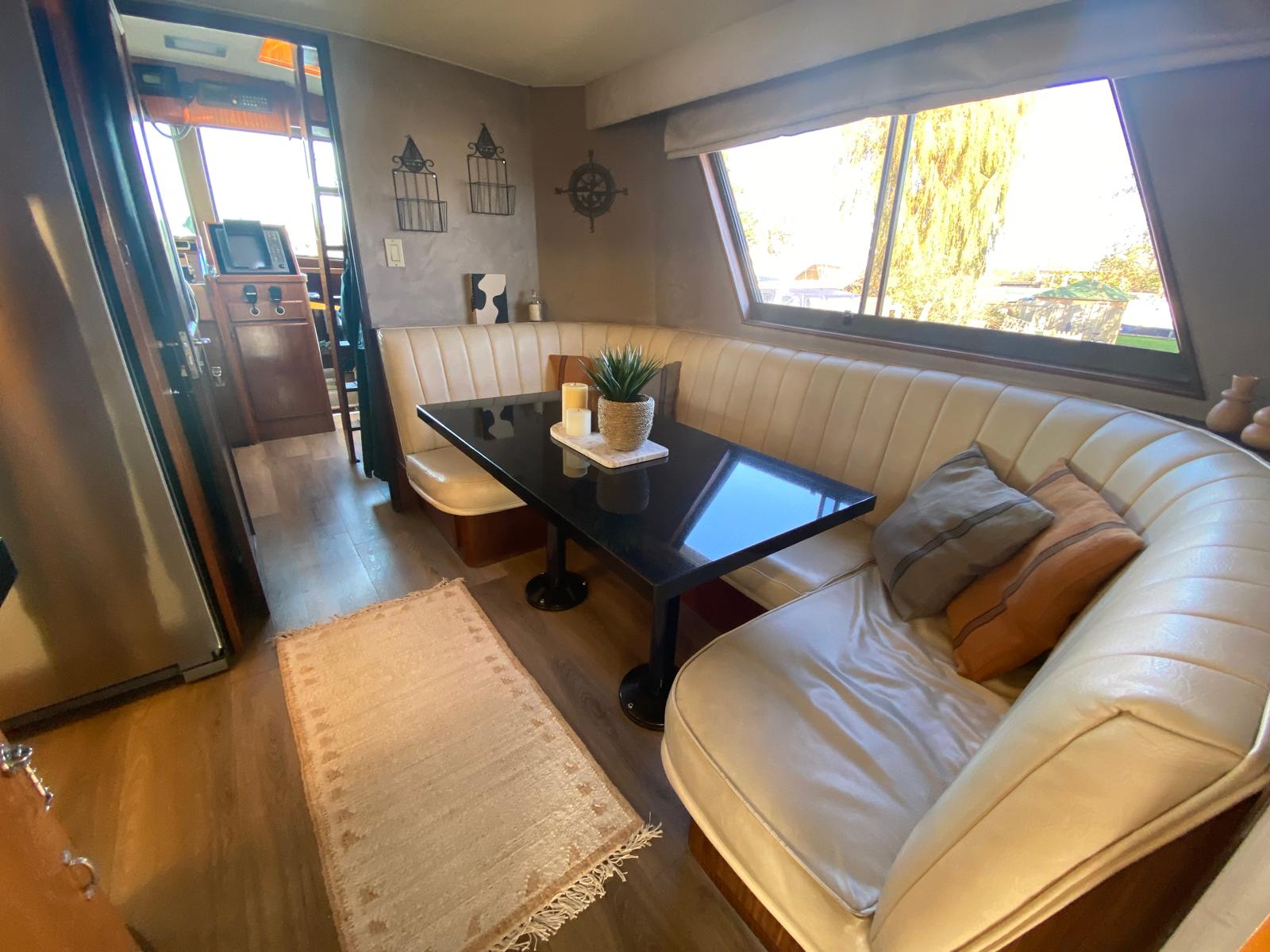 foto: 31 Hatteras 70 Fly ( Varend Woonschip )