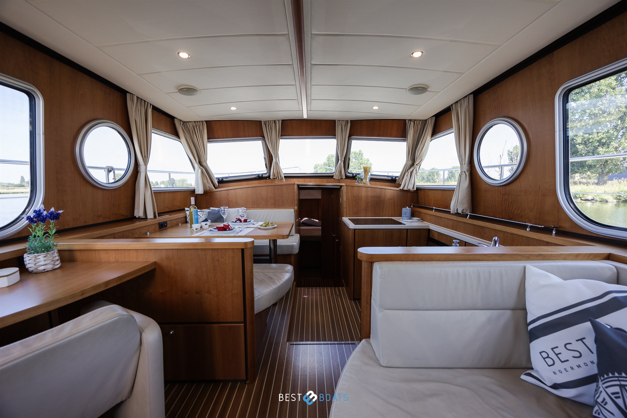 foto: 32 Linssen Grand Sturdy 43.9 AC