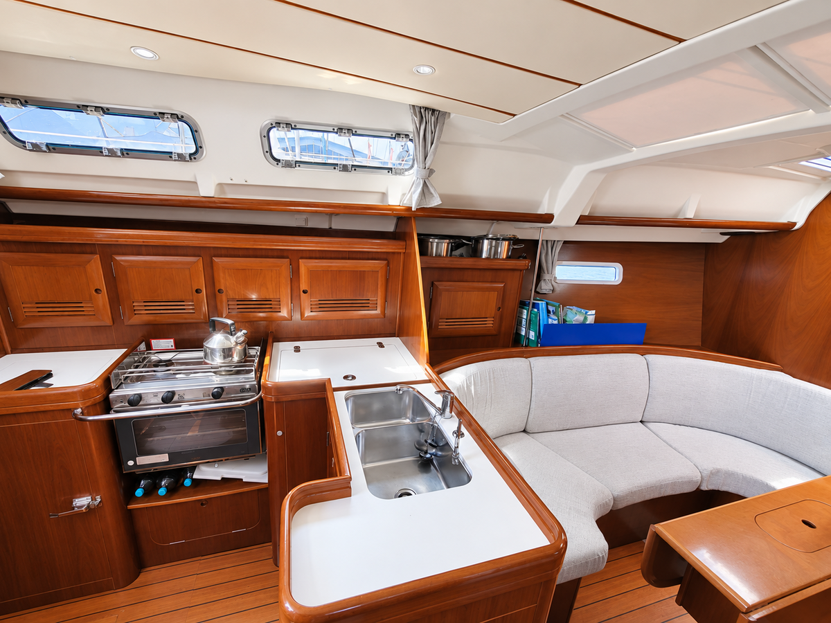 foto: 28 Beneteau Oceanis 373 Clipper