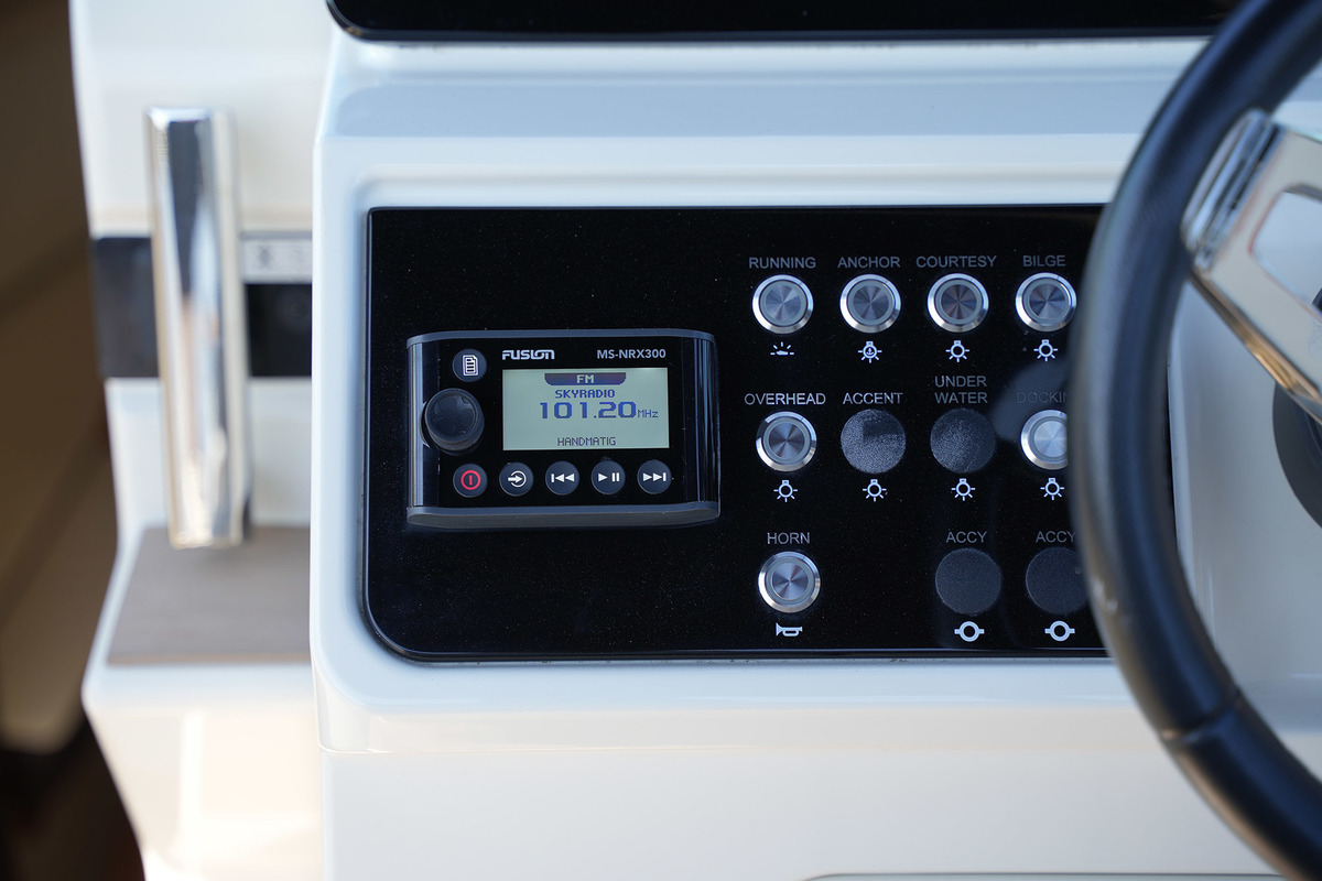 foto: 72 Sea Ray Sundancer 265