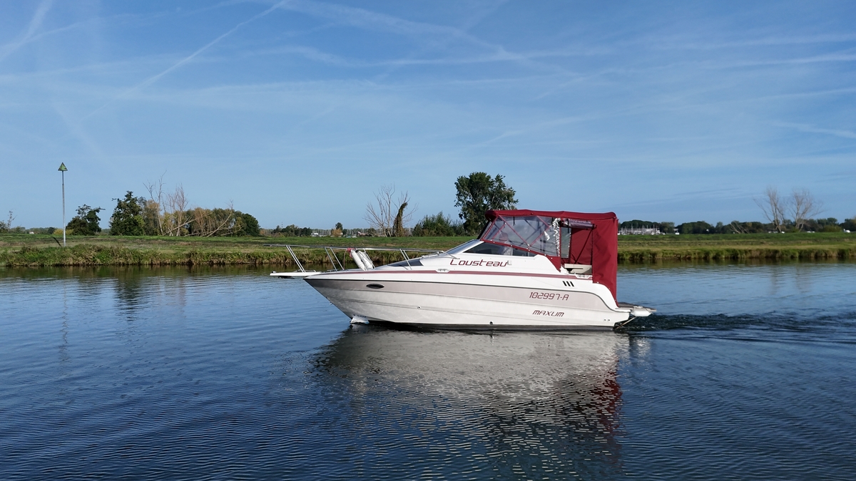 foto: 20 Maxum 2300