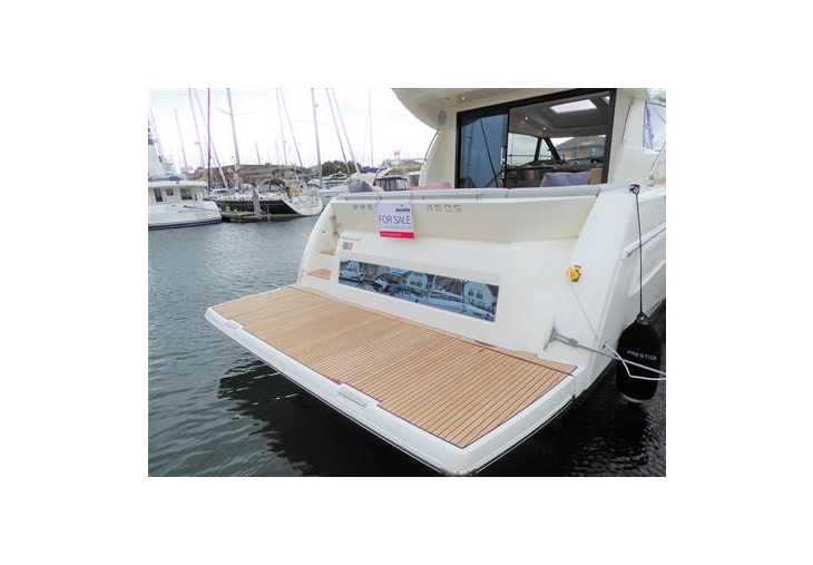 foto: 16 Prestige 460 Fly