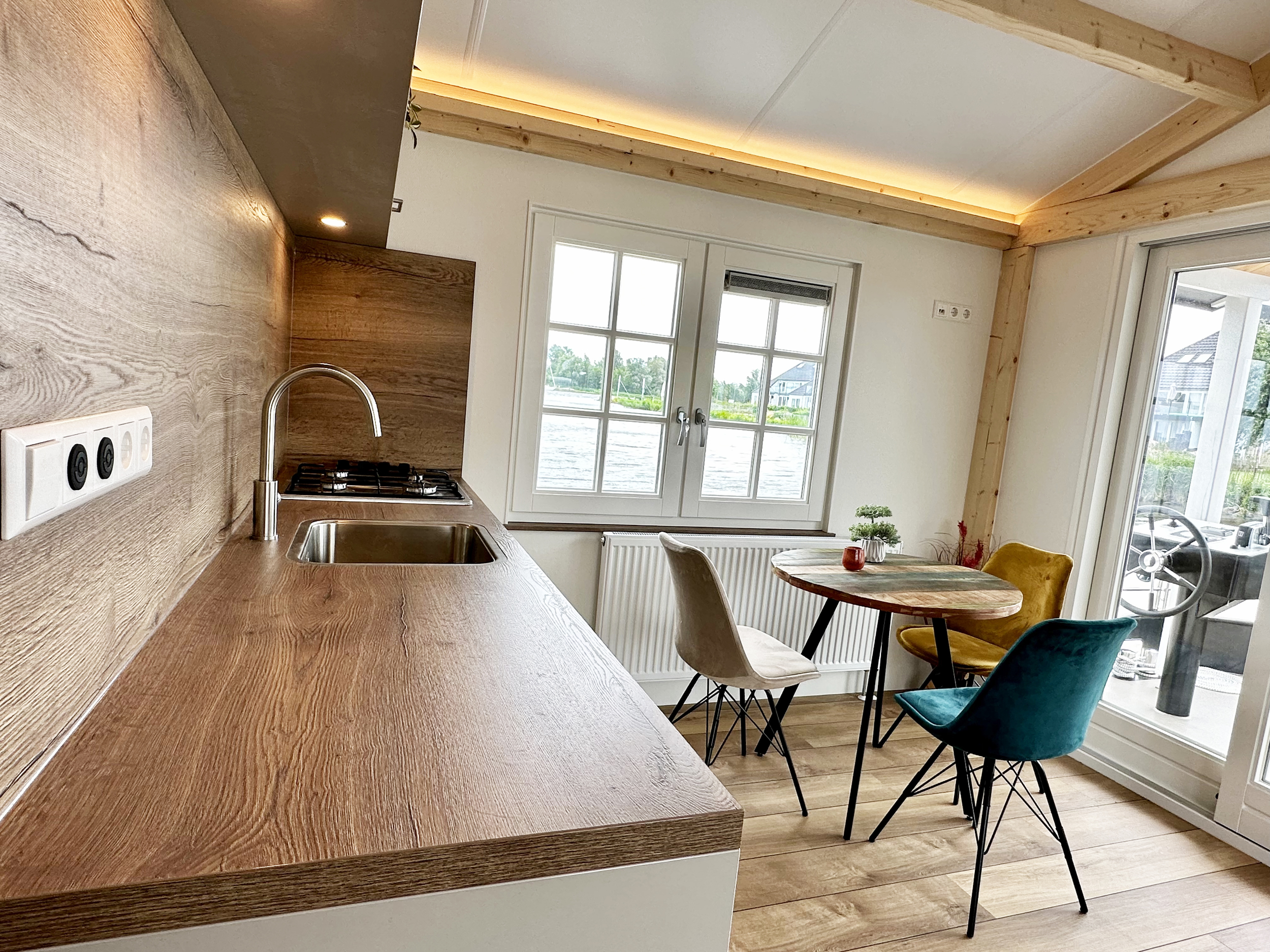 foto: 69 HOMESHIP VaarChalet In Amsterdam 1250D Luxe Houseboat