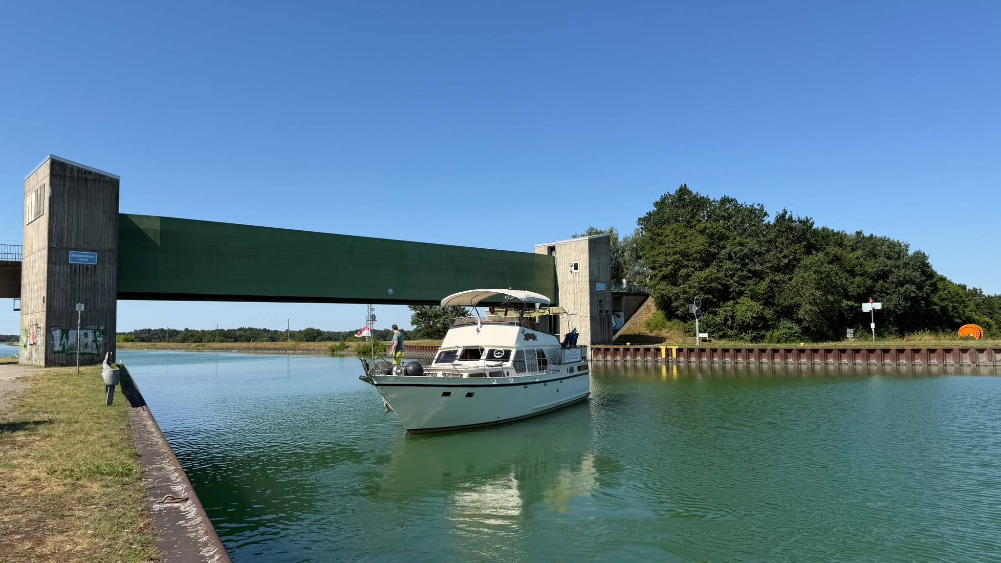 foto: 14 Van Der Valk 1300 Fly Bridge