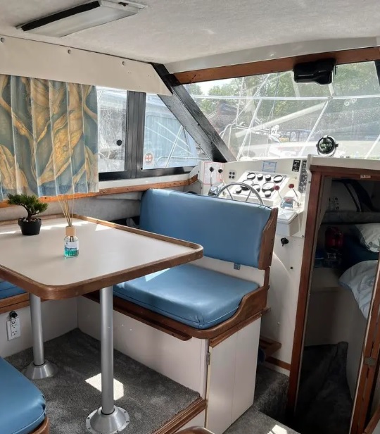 foto: 6 Carver 28 Voyager