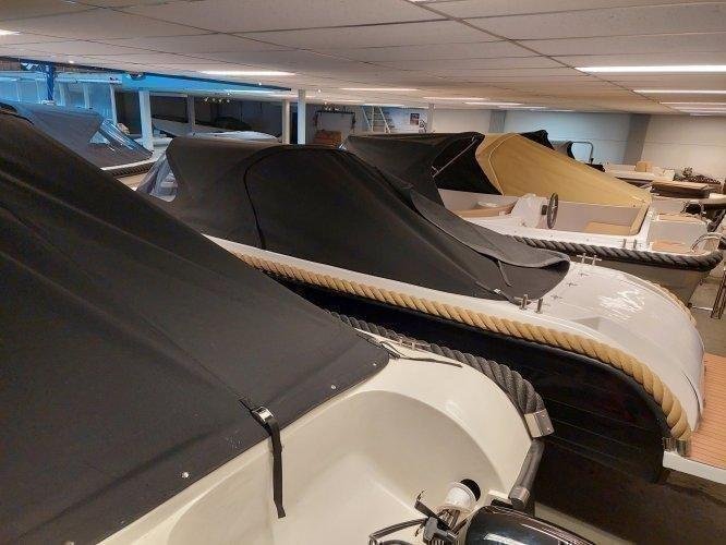 foto: 6 Divers aanbod nieuwe polyester sloepen 