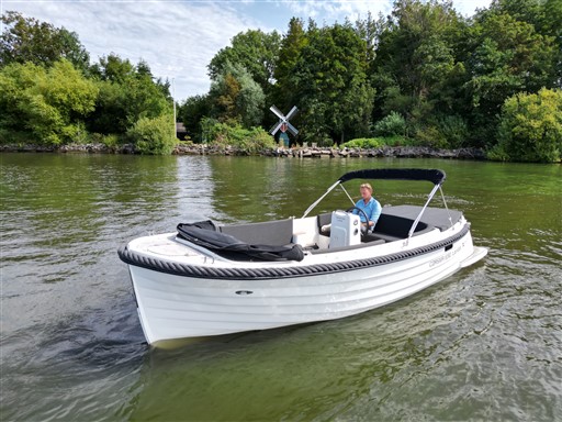 foto: 14 Corsiva 690 Tender