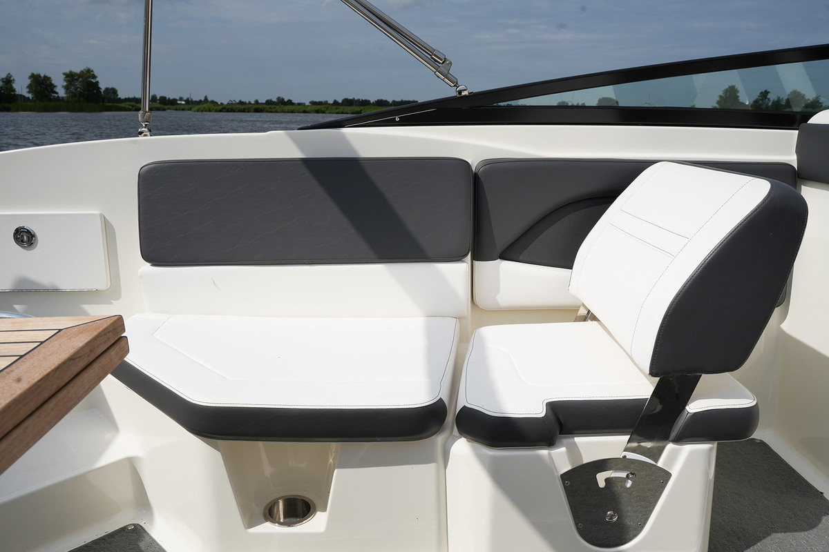 foto: 43 Sea Ray  SPX 230