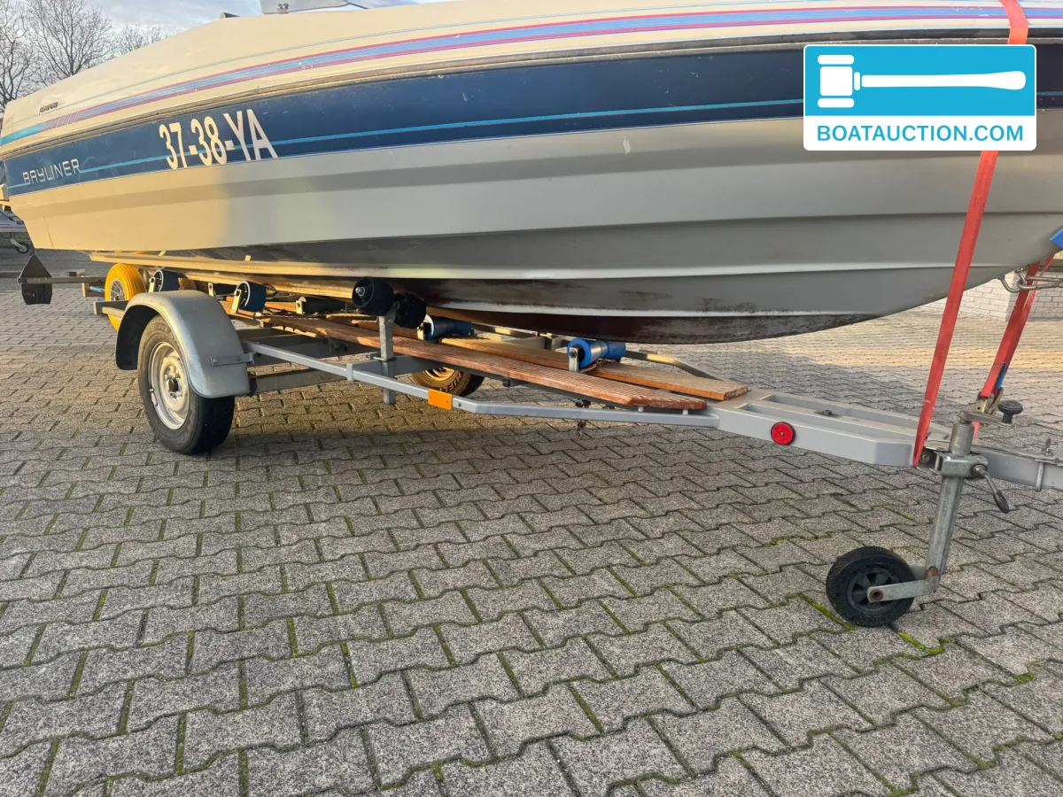 foto: 13 Bayliner Capri 1500